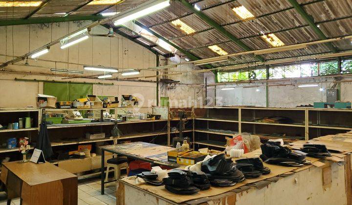 Lokasi bagus di kawasan industri Naggewer Cibinong , di jual ex pabrik sepatu 2