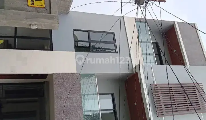 Rumah Bagus 3.5 Lantai Siap Huni di Jakarta Selatan 1