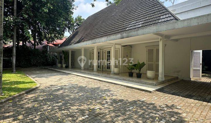 Jual Rumah Bagus Kolonial Style di Area Prime Kebayoran Baru 1