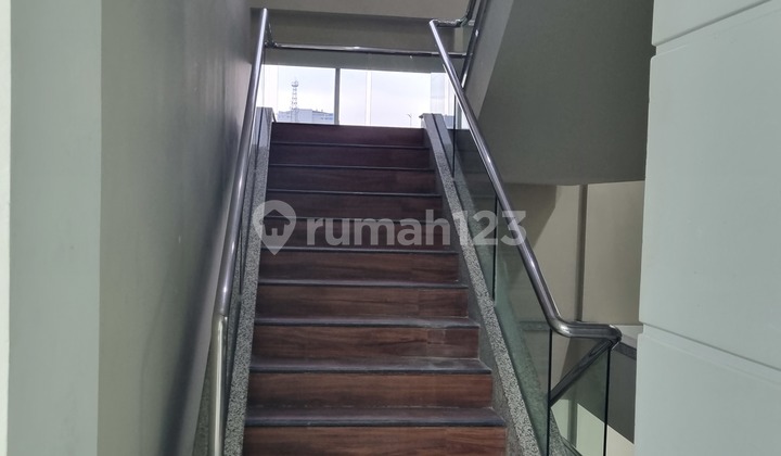 Selling Sturdy Office Building, Kebayoran Baru 2