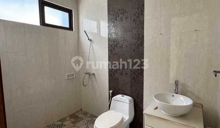 Rumah Renovated Furnished 3,3 M Nego Hadap Selatan 2