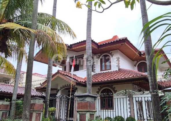 Rumah di Selatan Jakarta Posisi Boulevard Hadap Tenggara 18M 