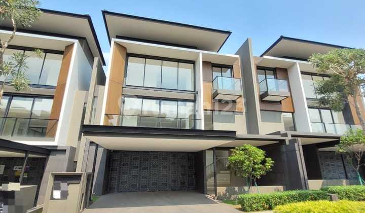 Nava Park BSDCity Northeast Corner House with Private Lift 19M