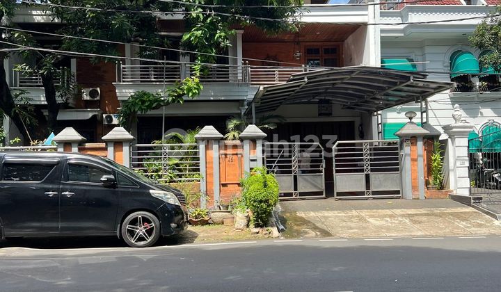 Rumah Vintage Bergaya Mewah Di Pondok Indah