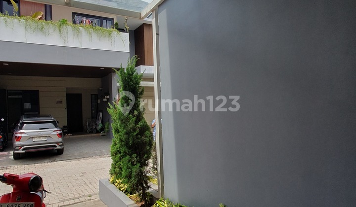 Townhouse in a Highly Strategic Location in the Bintaro Pd Aren Area 2