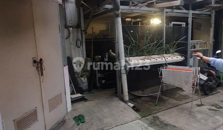 HOUSE AND BOARDING HOUSES NEAR MRT FATMAWATI