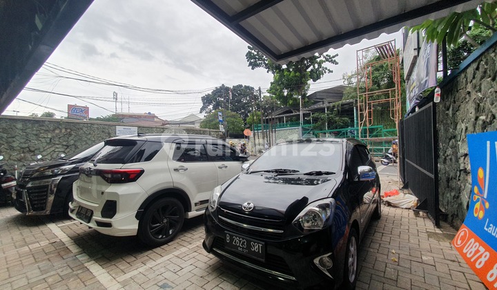 EXCLUSIVE AND STRATEGIC SHOPHOUSE IN FRONT OF AN INTERNATIONAL SCHOOL IN SOUTH JAKARTA EXCLUSIVE AND STRATEGIC SHOPHOUSE IN FRONT OF AN INTERNATIONAL SCHOOL IN SOUTH JAKARTA