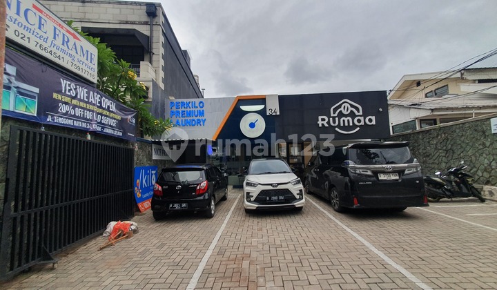 EXCLUSIVE AND STRATEGIC SHOPHOUSE IN FRONT OF AN INTERNATIONAL SCHOOL IN SOUTH JAKARTA EXCLUSIVE AND STRATEGIC SHOPHOUSE IN FRONT OF AN INTERNATIONAL SCHOOL IN SOUTH JAKARTA