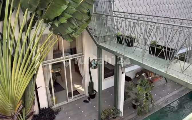 Turun Harga !!!! Rumah Cantik di Desain oleh Arsitek Terkenal Dendy Darman,Siap Huni, Mewah, Nyaman, Ada Swimming Pool Lokasi.dekat dengan Masjid Turun Harga !!!! Rumah Cantik di Desain oleh Arsitek Terkenal Dendy Darman,Siap Huni, Mewah, Nyaman, Ada Swimming Pool Lokasi.dekat dengan Masjid