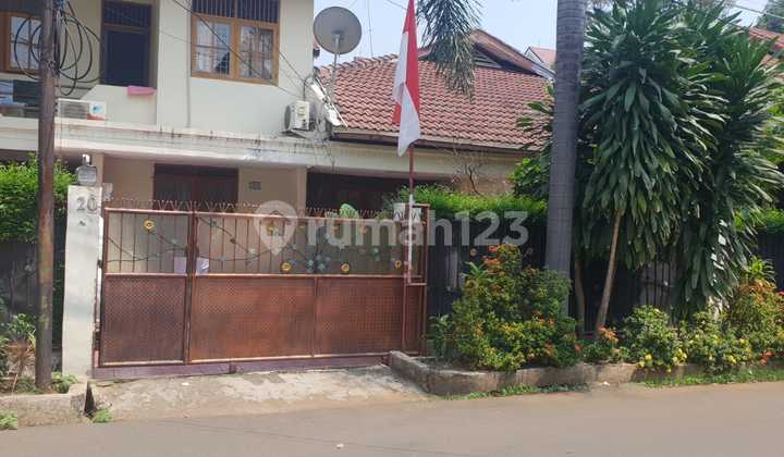 RUMAH STRATEGIS DI AREA JATI PADANG