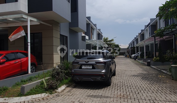 Rumah Townhouse Di Lokasi Sangat Strategis Di Area Bintaro Pd Aren