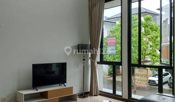 Rumah 3 Lantai Furnished SHM di Lakewood Nava Park, Tangerang 1