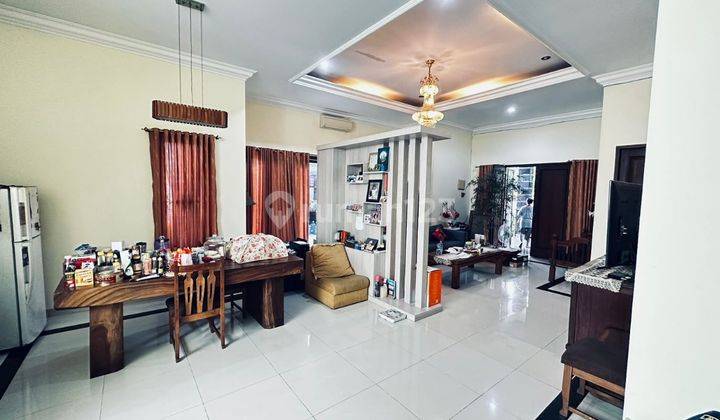 Rumah Bagus Bergaya Bali Modern SHM di Graha Raya, Tangerang Selatan 1