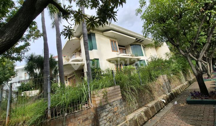 Dijual Rumah Bukit Gading Villa Kelapa Gading 2 Lantai Hoek Depan Taman