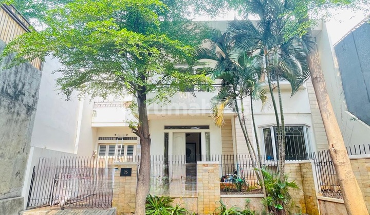 Nice House in Kebon Jeruk with SHM Certificate