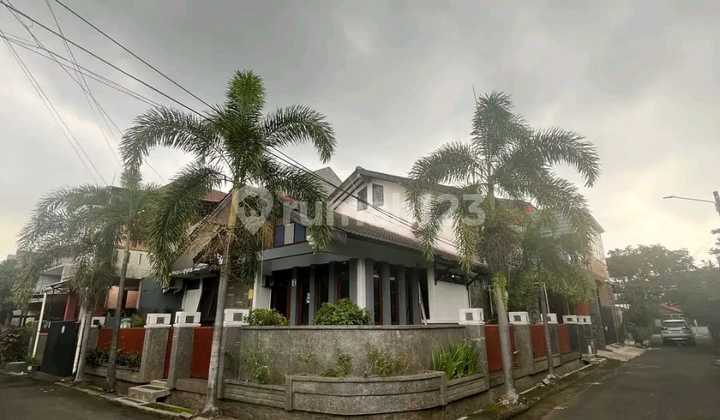 For Sale 2-Story Fully Furnished Hook House in Antapani Kidul Complex, Bandung