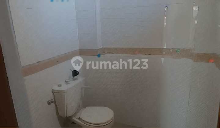 For Sale Newly Renovated 3-Story Shop House on Belitung Street, Bandung City 2