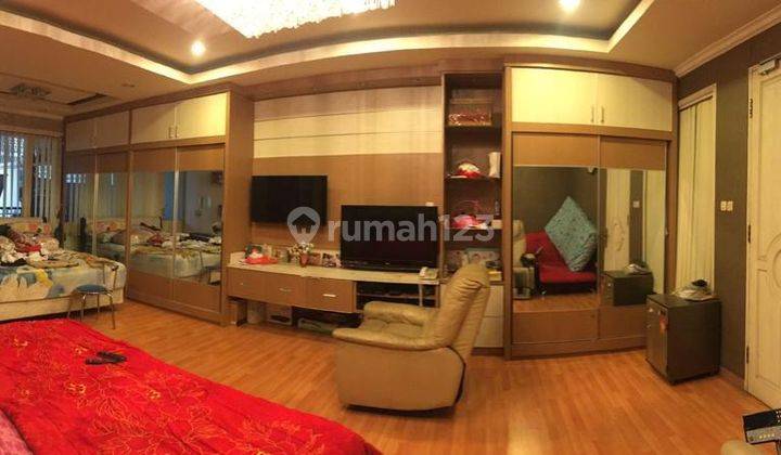 Rumah Mewah Semi Furnished Nego Banget di Villa Kelapa Dua 1