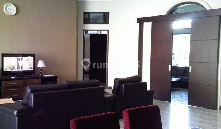 ruang tamu rumah minimalis siap huni  di