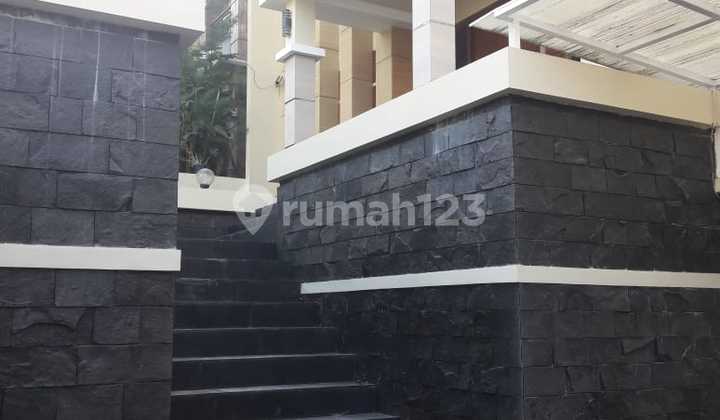 Rumah Megah 2 Lantai di Mainroad Setra Bandung 1