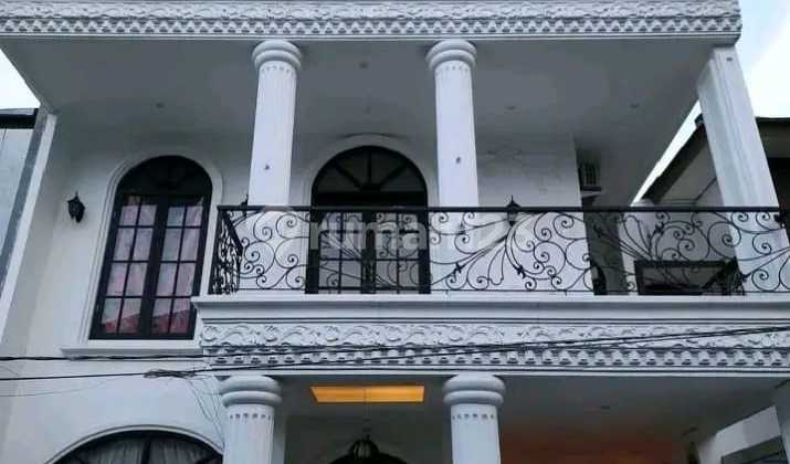 Jual Rumah Klasik Eropa, Private Pool di Cluster Premium Antapani