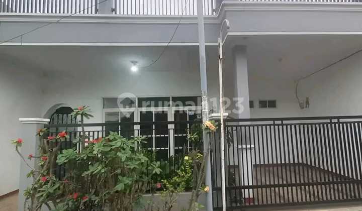 Selling a Corner House in Riung Purna Complex, Panyileukan Gedebage.