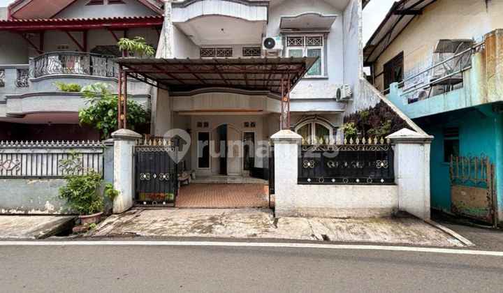 Auto Cuan ! Rumah + Kontrakan 2 Pintu di Pancoran, Akses Lebar