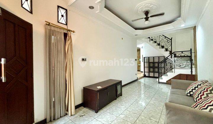 Rumah Siap Huni Dengan View Taman Tebet Barat, Akses 2 Mobil 2