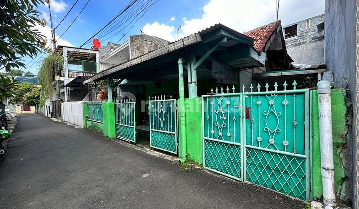 Tebet Barat - Rumah Hitung Tanah Dekat Taman ( S H M 148 M2 )