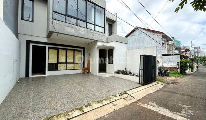 RUMAH MODERN TEBET BARAT, BANGUNAN BARU 147 M2, DEKAT AREA BISNIS 2