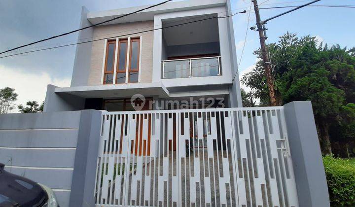 Rumah Modern Baru 2 Lantai di Kota Bandung Siap Huni 1