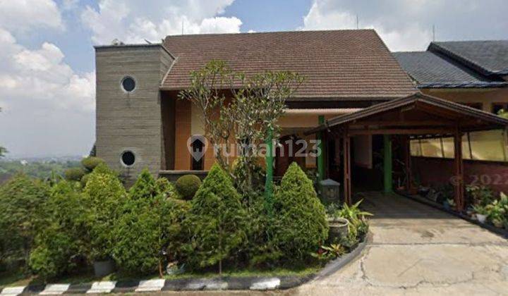 Rumah 3 Lantai di Dago Pakar Semi Furnisted siap huni  2