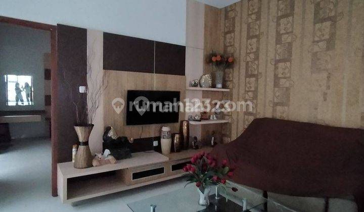 Rumah Bagus Townhouse 2,5 Lantai di Setraduta Bandung Furnisted 2