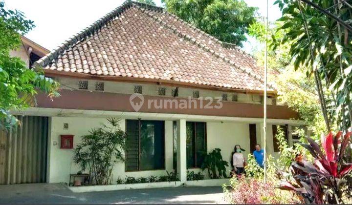 Rumah Belanda Arsitek Klasik di Trunojoyo Dago Bandung 1