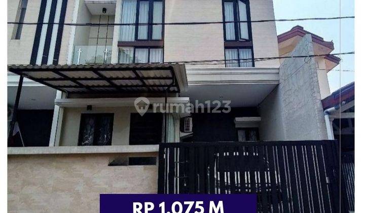 Dijual Rumah Semi Furnish 2 Lantai Terawat Pondok Tjandra Indah  2