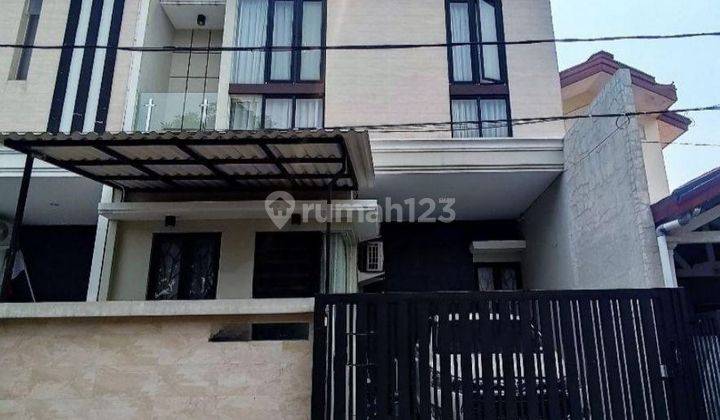 Dijual Rumah Semi Furnish 2 Lantai Terawat Pondok Tjandra Indah  1