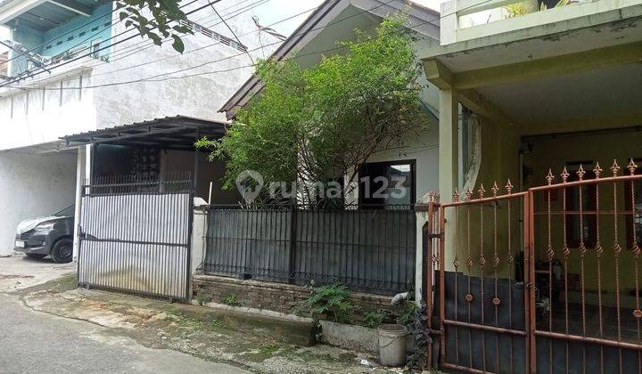 Rumah Bangunan Terawat Akses Jalan 1 Mobil di Pharmindo 1