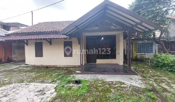 Rumah Dengan Halaman Luas di Kebon Kopi 1