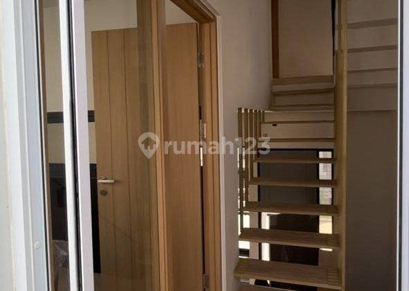 Rumah Cantik Furnished di Greenwich Park, Tangerang 2