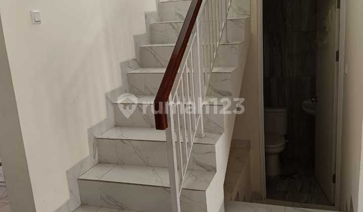 House in Paramount Village Semarang 2