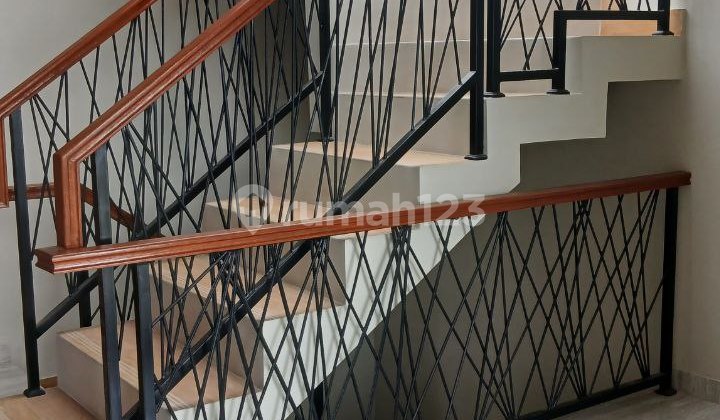 Rumah Luas dengan Roof Top Mewah Terjangkau dekat Kota Cimahi 2