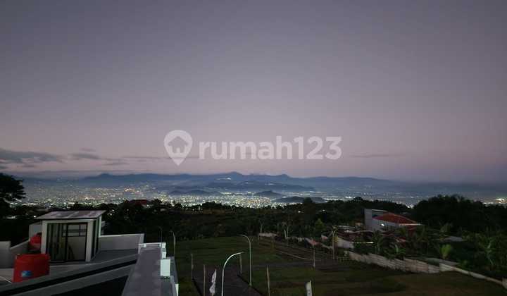 Rumah Furnish Siap Huni Fasilitas Kolam Renang Dekat Tol Bandung