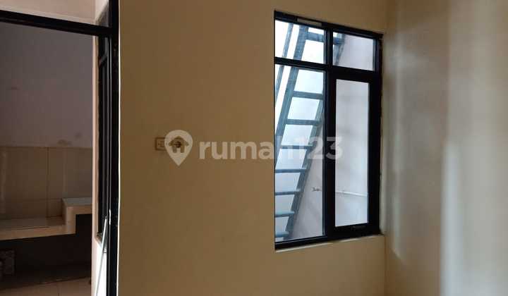 Rumah Bagus Hoek Luas Harga murah di Permana Atas Cimahi 