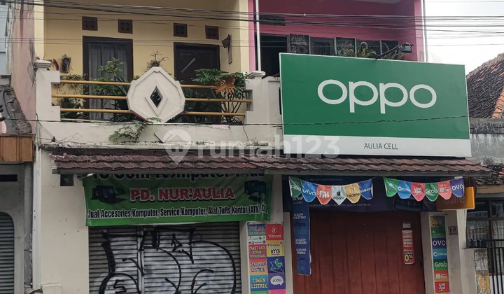 Strategic Lively Shop House Ready to Occupy Rarely Available in Garut City Center