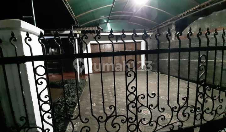 Comfortable 6-Bedroom House in Pasteur Area, Bandung. 2
