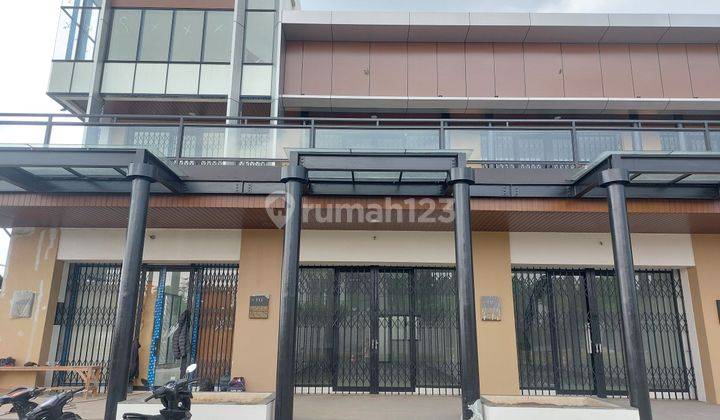 MURAH, RUKO 2 LANTAI, RAMAI, DEKAT KAMPUS, SEKOLAH, LINGKUNGAN RUMAH MEWAH. Ada tempat parkir, skywalk terrace, alfresco lebar. 1