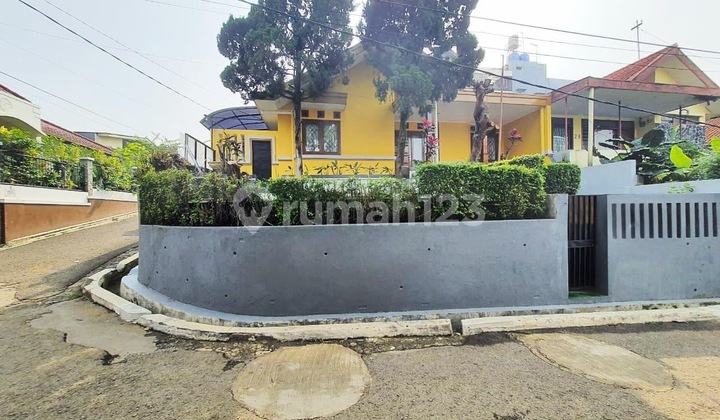 6-bedroom house in Tamansari Bandung, near UNISBA and ITB. 6-bedroom house in Tamansari Bandung, near UNISBA and ITB.