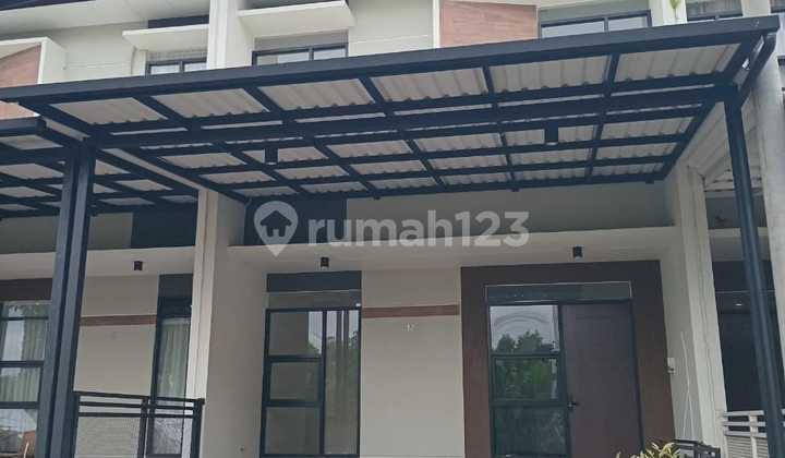 Two-Story House with 3 Bedrooms in Taman Kopo Indah, Bandung