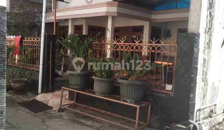 For Rent: House in Garut City, 4 Bedrooms, 5 Carports. For Rent: House in Garut City, 4 Bedrooms, 5 Carports.