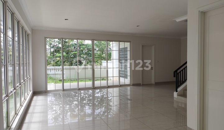 2-Story Hook House, Podomoro Bandung, iconic lakeside. 2